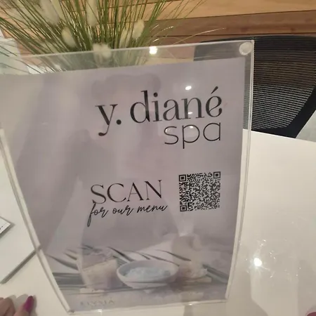 Luxurious Five Star Amenities * 파포스