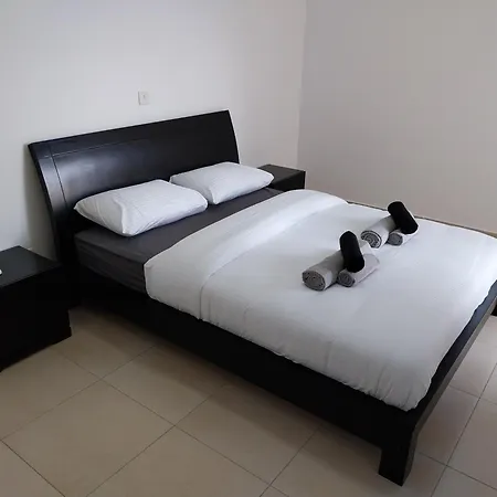 Luxurious Five Star Amenities Apartment *