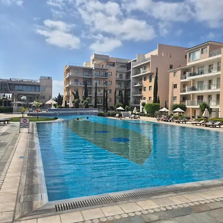Luxurious Five Star Amenities Apartament